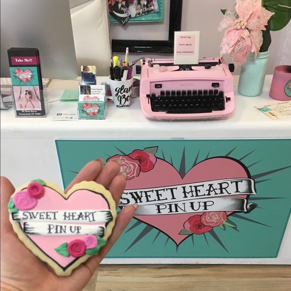 Meet your Posher, Destiny - Picture 2 of 3